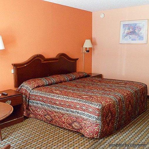 College Inn Spartanburg Room photo